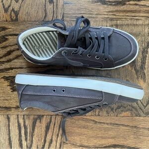 Taos Footwear Moc Star 2 in Graphite Distressed with pink stitching - Like New